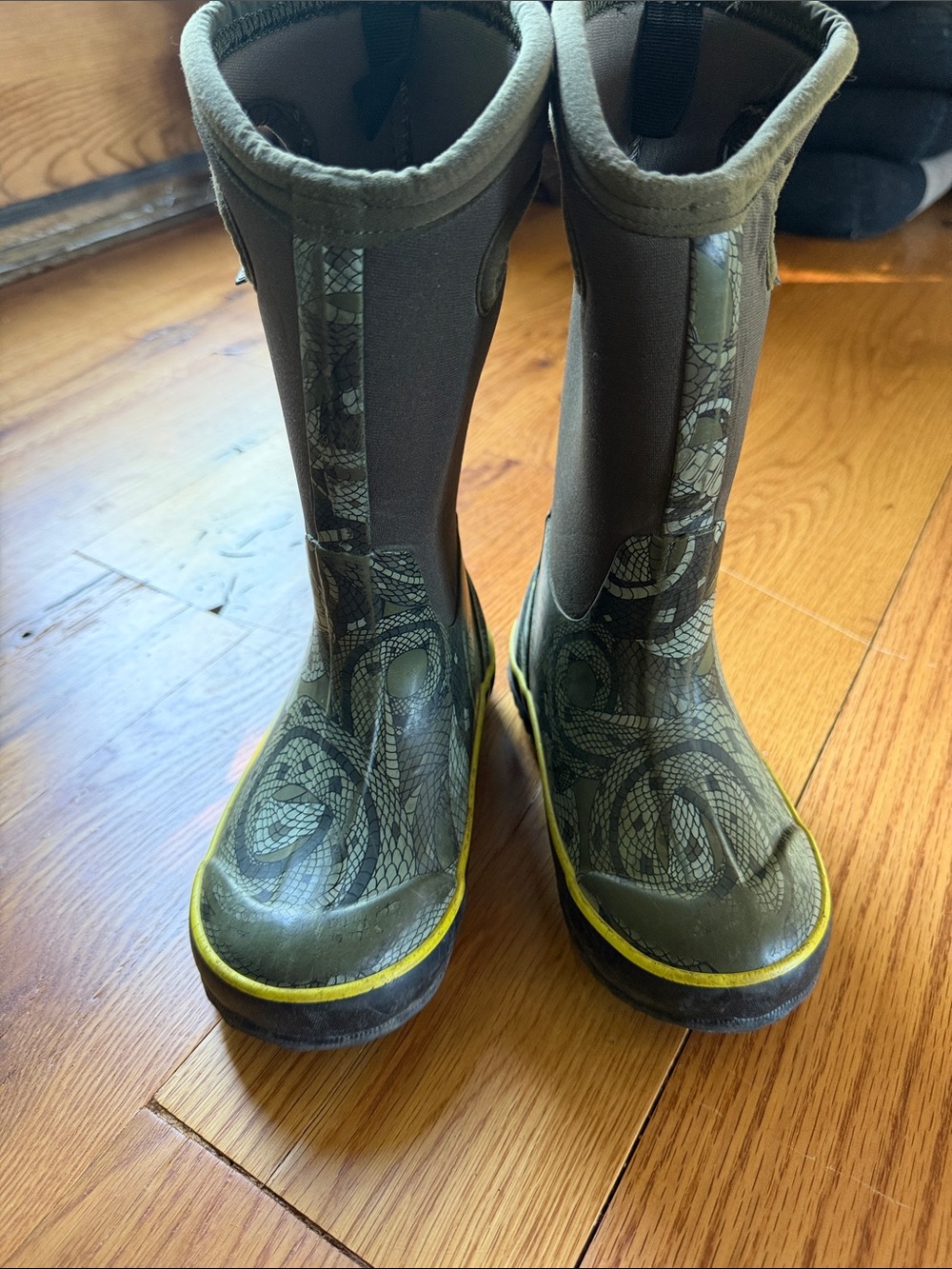 Bogs 11T Kids Snake Print 🐍 Waterproof and Warm Rain Boots!!